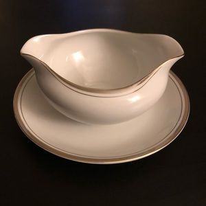 Royalton China Co Translucent Porcelain Gravy‎ Bowl